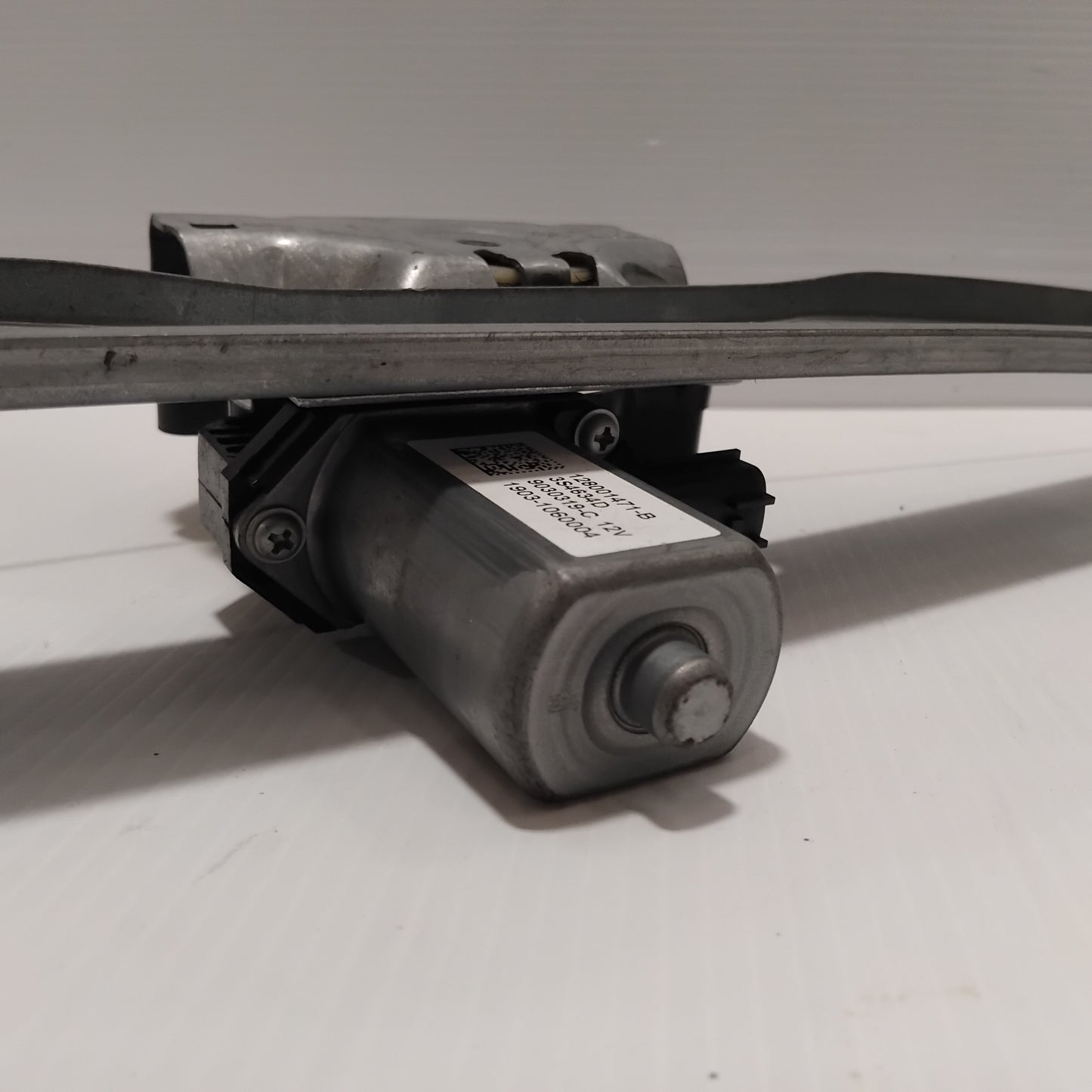 Genuine Front Right Window Regulator - Renault Trafic 2014-2024 | 80 72 075 38R