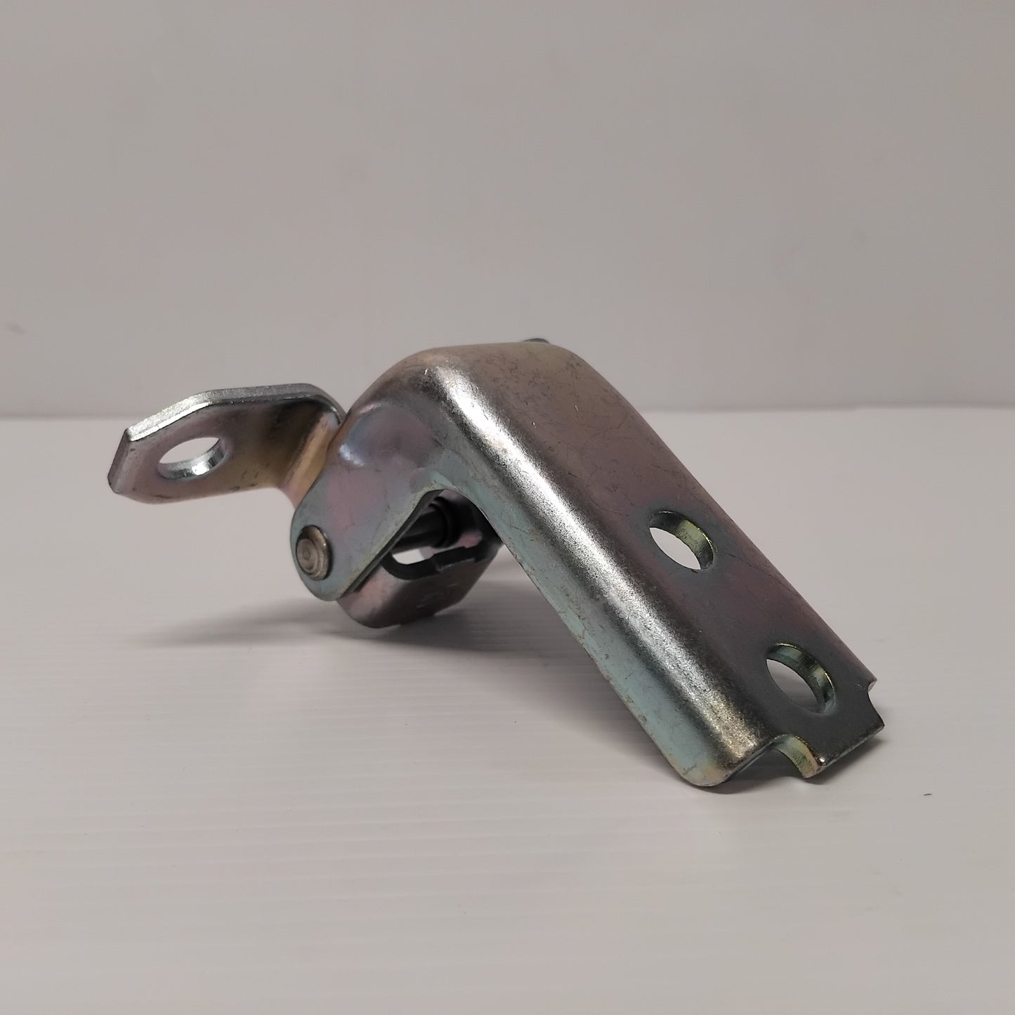 Genuine Suzuki Hinge, Front Door Avk3 | 69320-68LB0-000