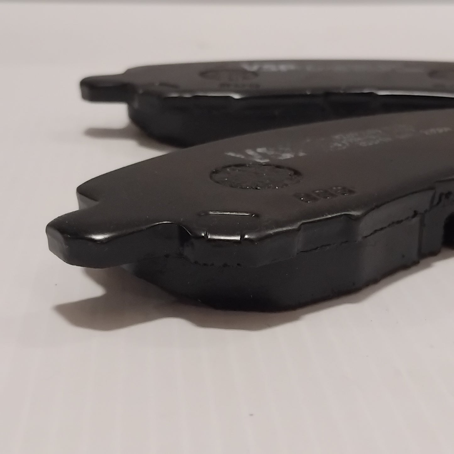 Genuine Mitsubishi Brake Pad Set,Fr | MZ690588