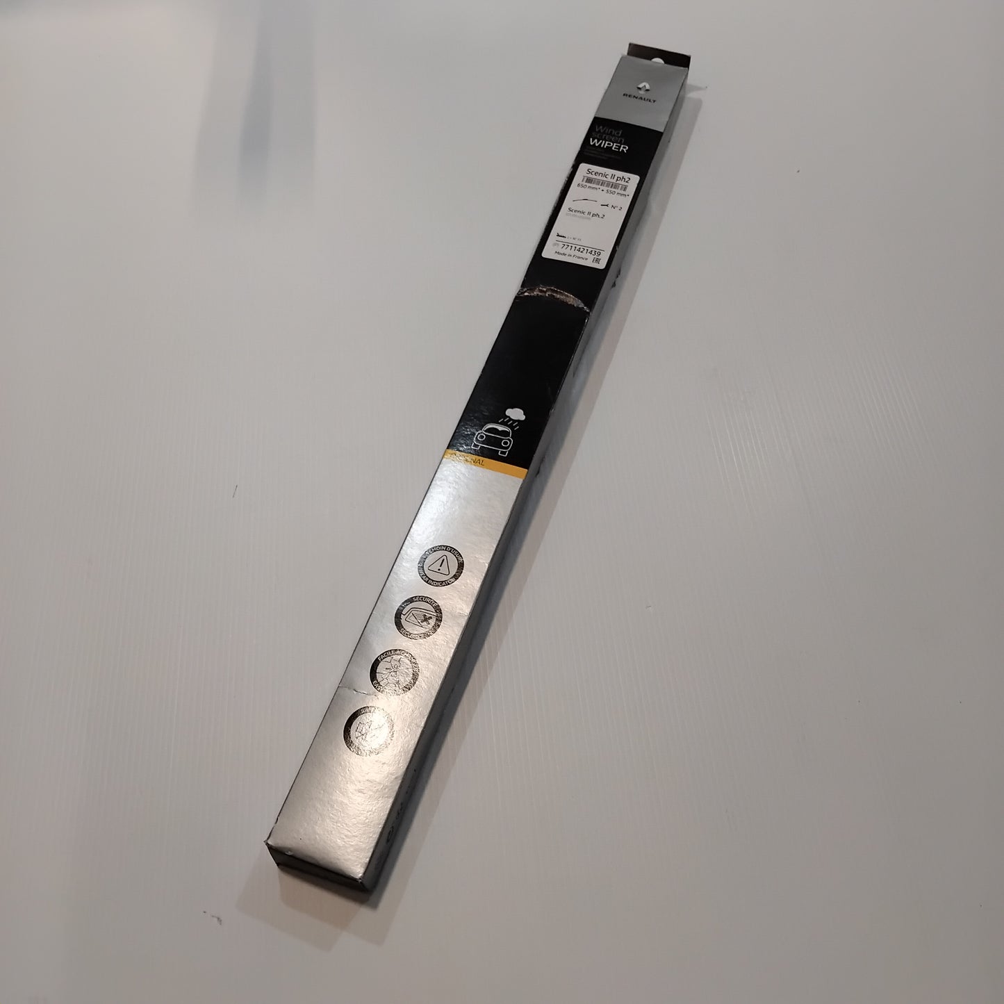 Front Wiper Blades - Renault Scenic MK2 | 7711421439