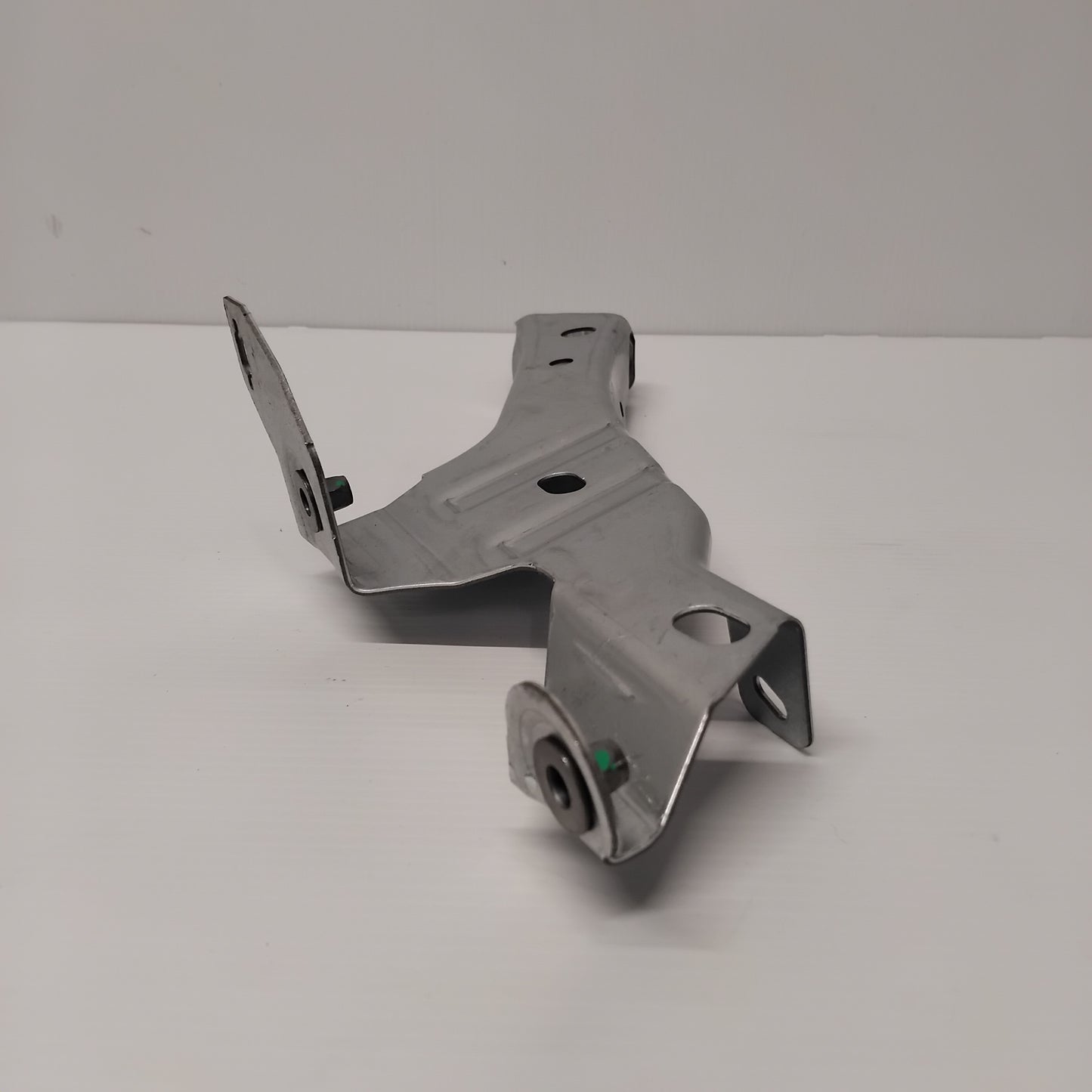 Genuine Front Left Fender Extension Bracket - Ford Focus 2018- | 2311070