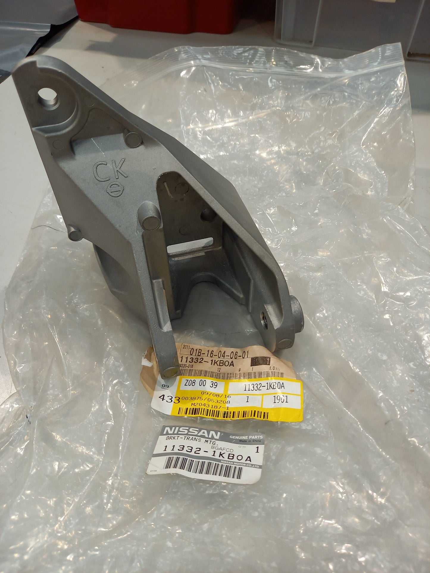 Genuine Nissan Bracket-Transmi | 113321KB0A