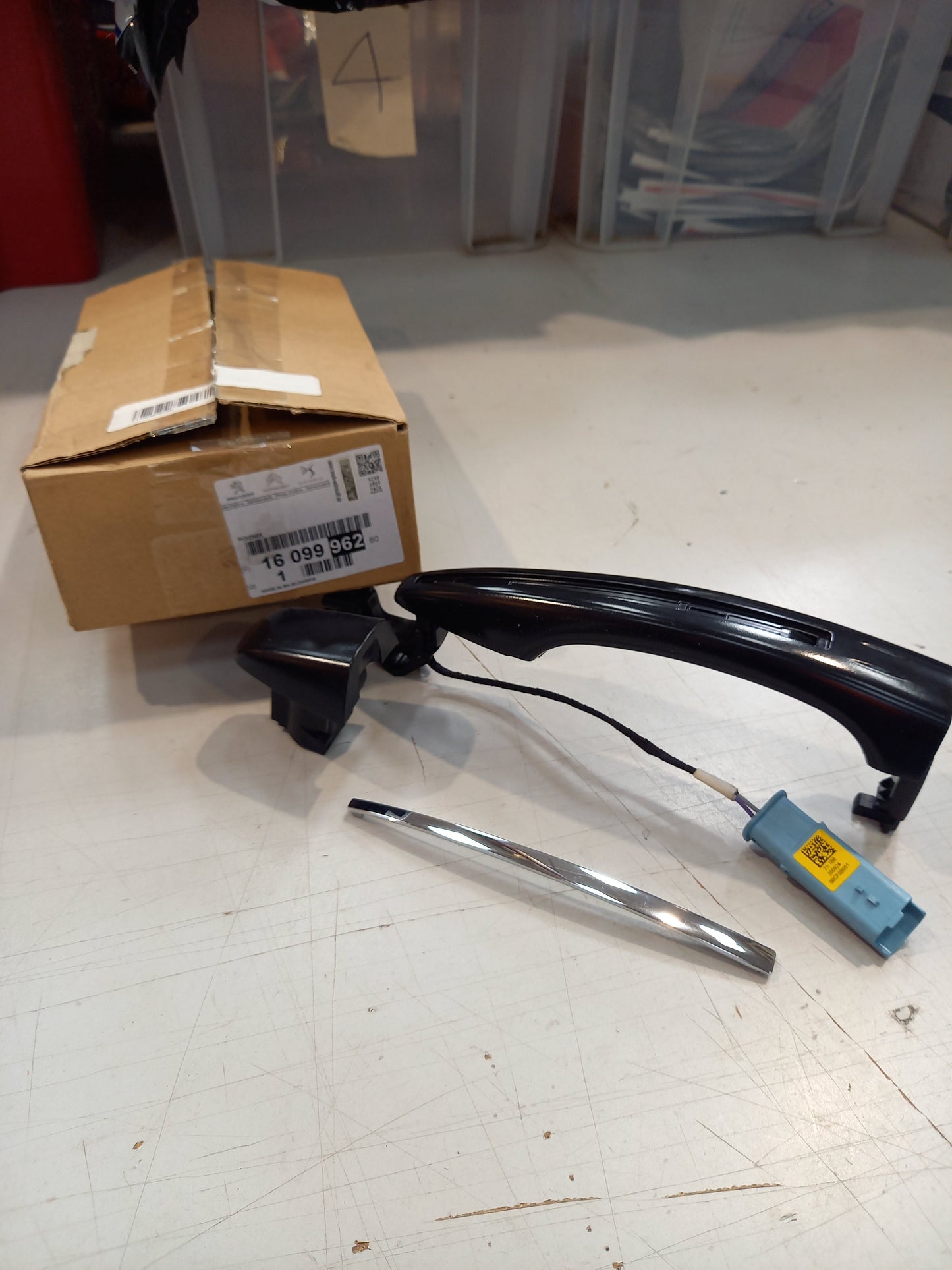 Genuine Peugeot Handle | 1609996280