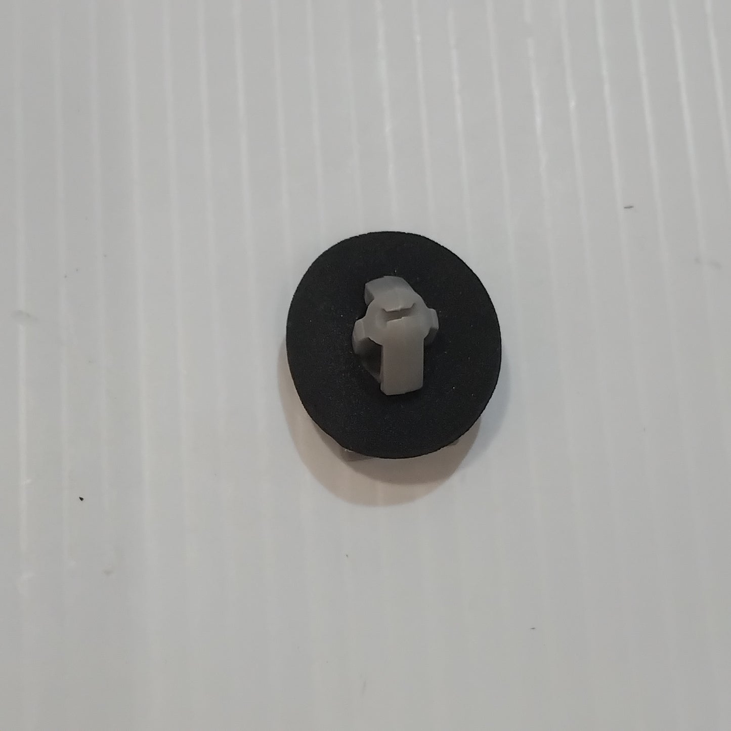 Genuine Body Rocker Moulding Pin - Ford KA 2018-2019 | 2251480