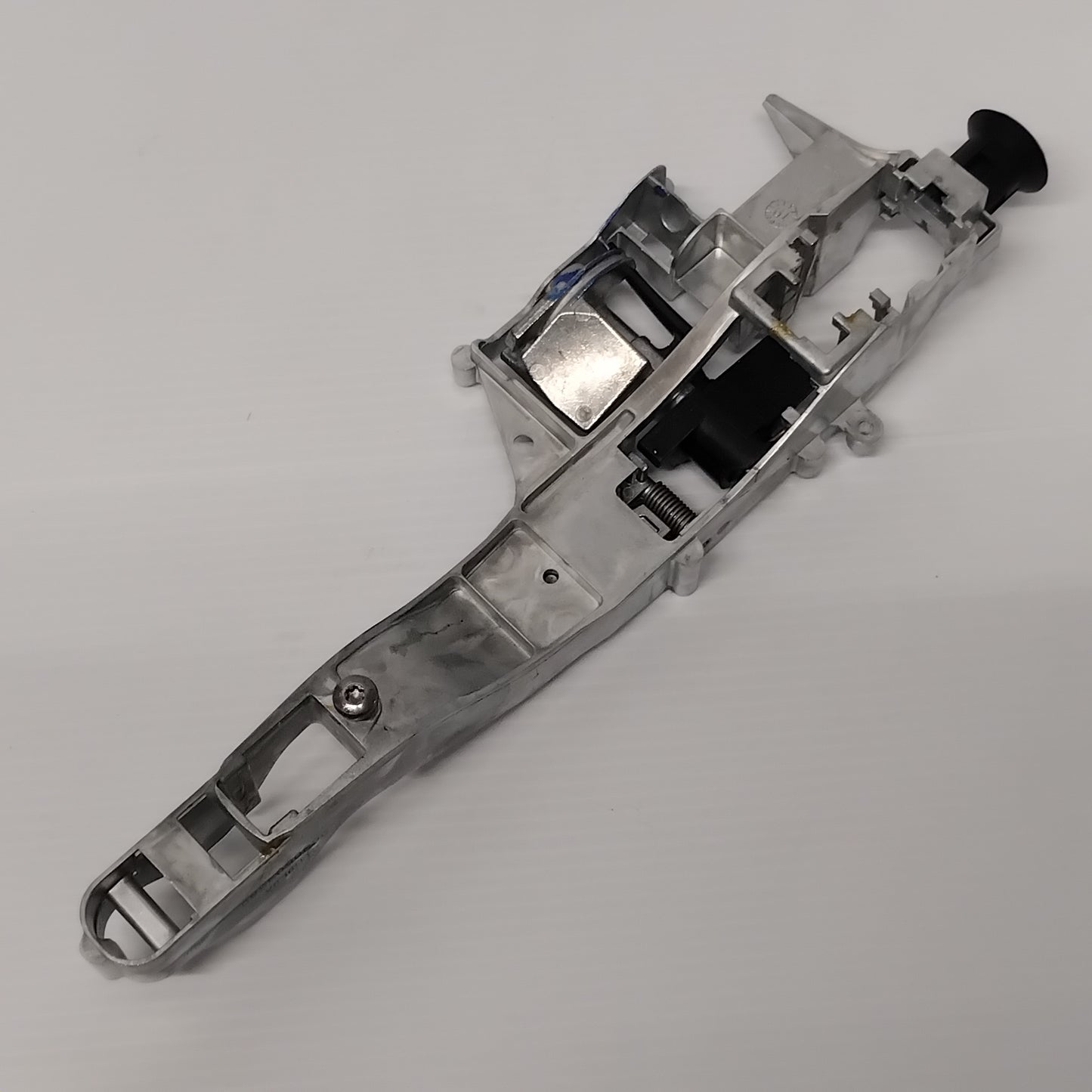 Genuine Door Left Handle Holder - Citroen Berlingo / Peugeot Partner | 910961