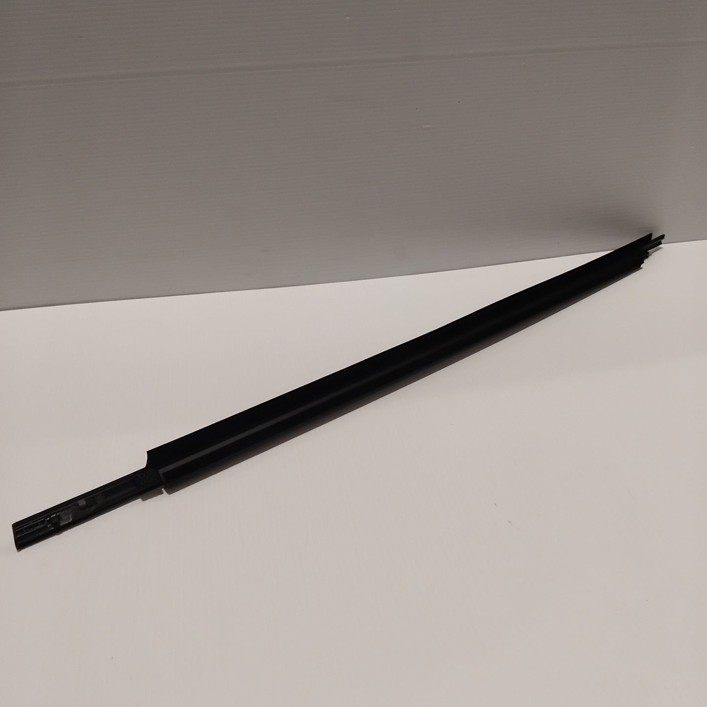 Genuine Hyundai W/Strip Assy-Rr Dr B | 832201J000