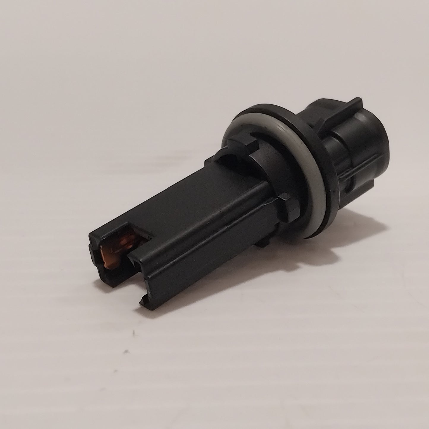 Genuine Ford Holder Assy - Bulb - Double-Pole | 1475359
