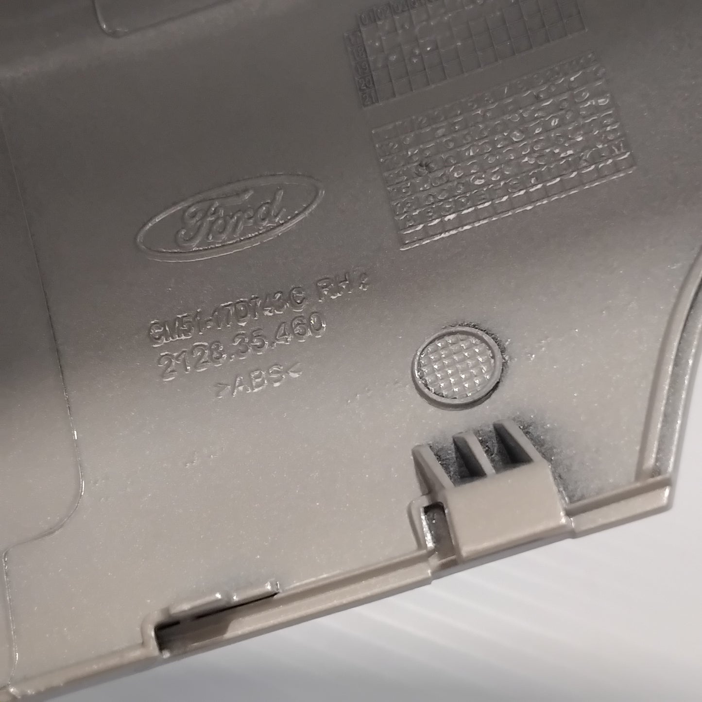 Genuine White Platinum - Right Wing Mirror Cap - Ford Kuga 2013-2020 | 1828391