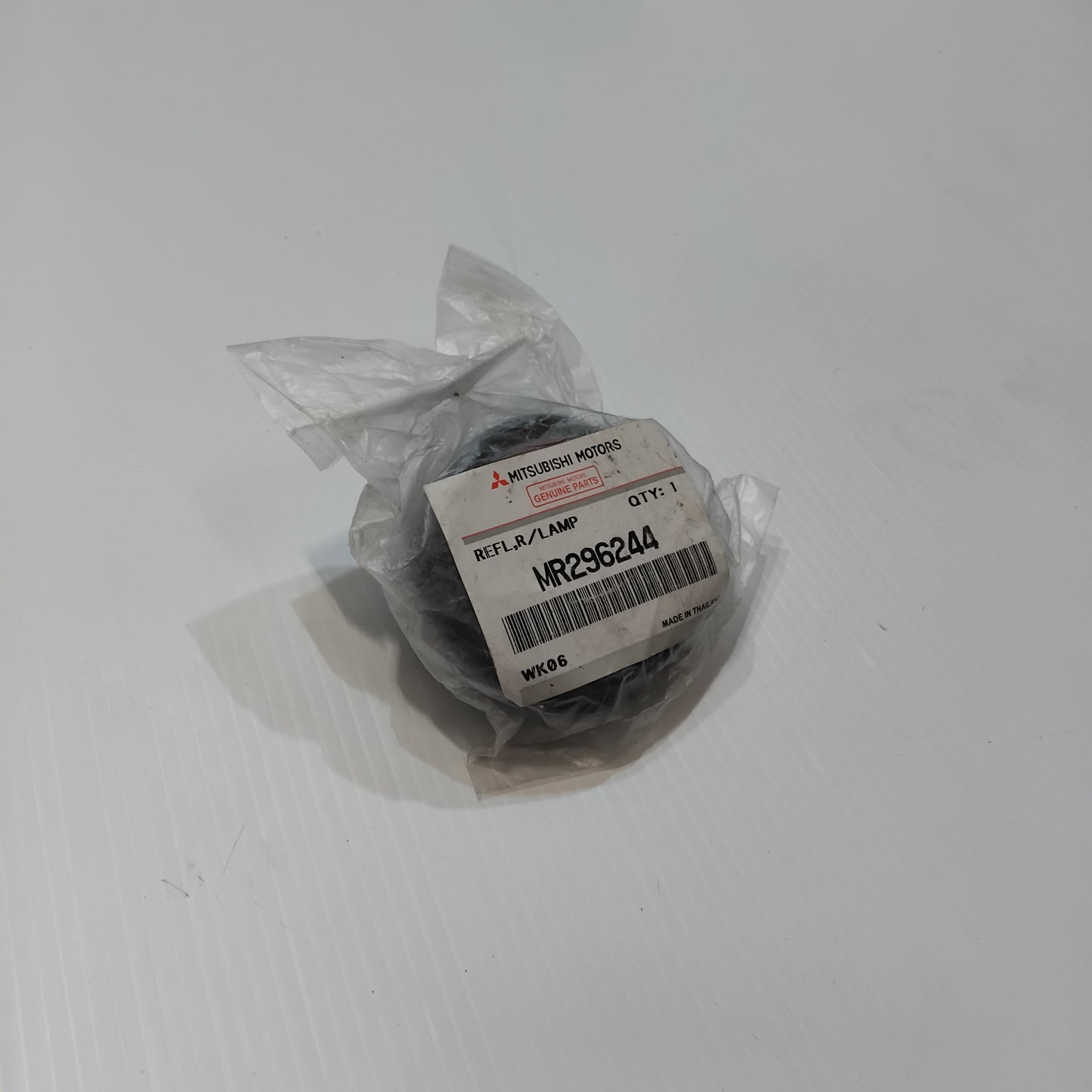 Genuine Mitsubishi Reflector Kit,Rr Lamp,Rh | MR296244