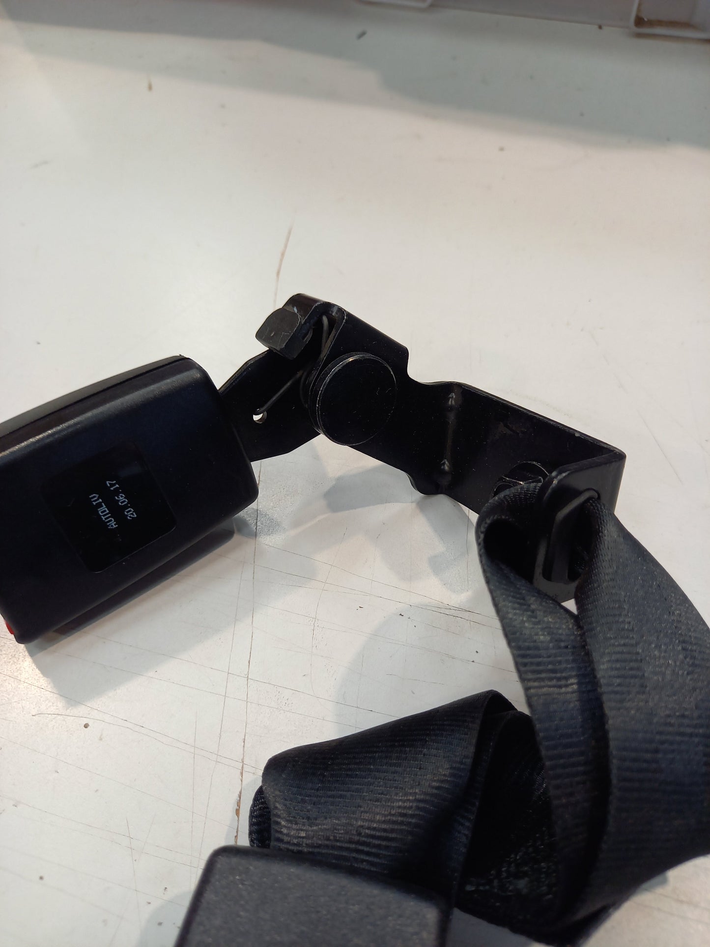 Genuine Hyundai Double Buckle Assy-R | 898300X2004X