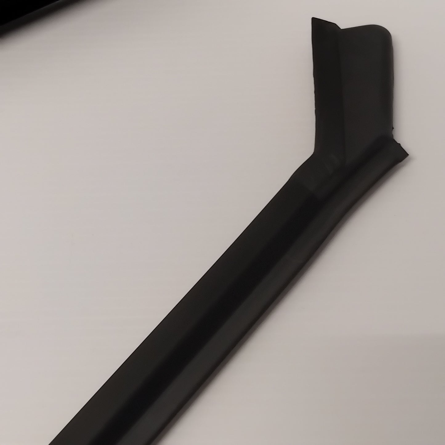 Genuine Hyundai W/Strip Assy-Rr Dr O | 831503Z300