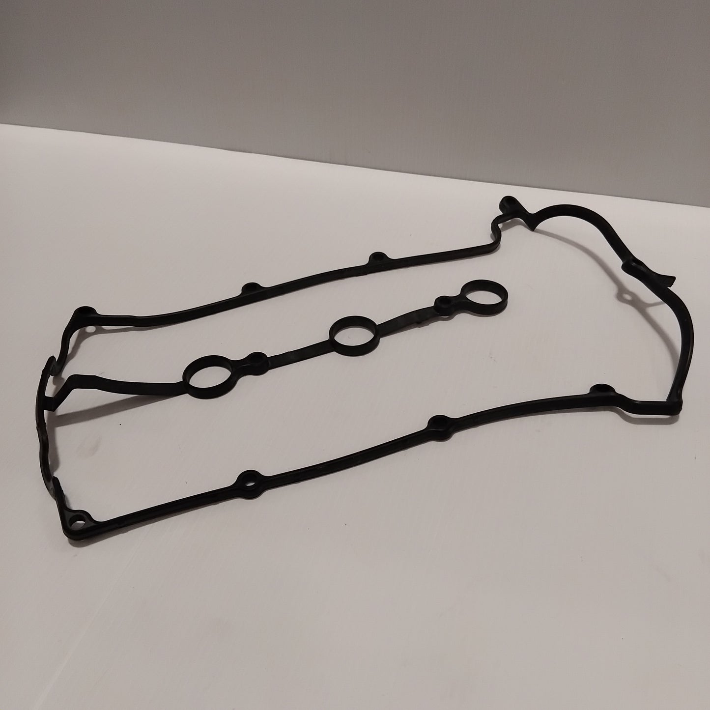 Genuine Ford Gasket - Valve Rocker Arm Cover | 3992585