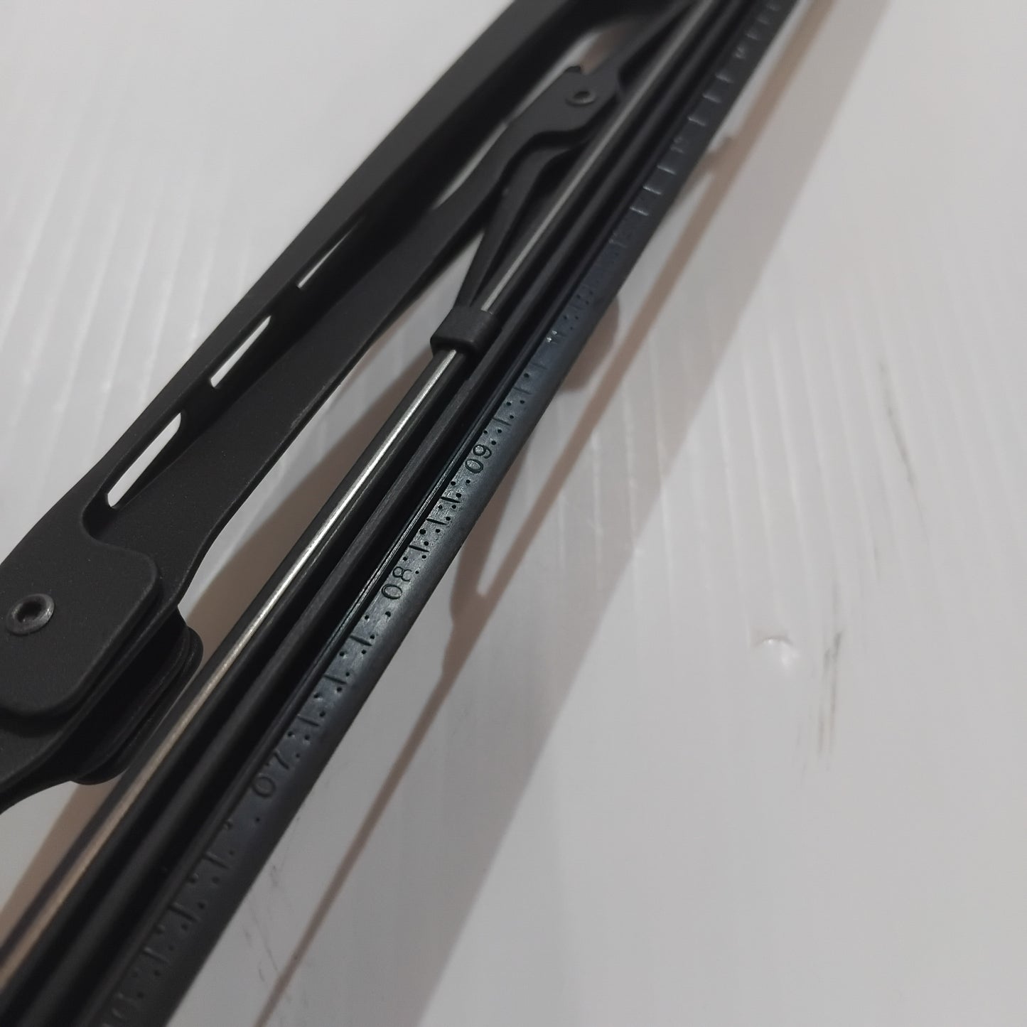 Genuine Toyota Wiperblade W/O Spoil | 85212-YZZBD