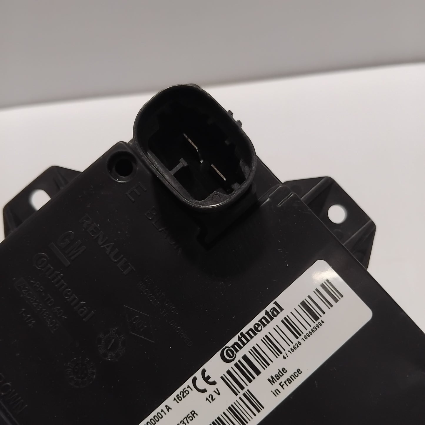 Genuine Renault Boitier Adap Tobe | 24 37 563 75R