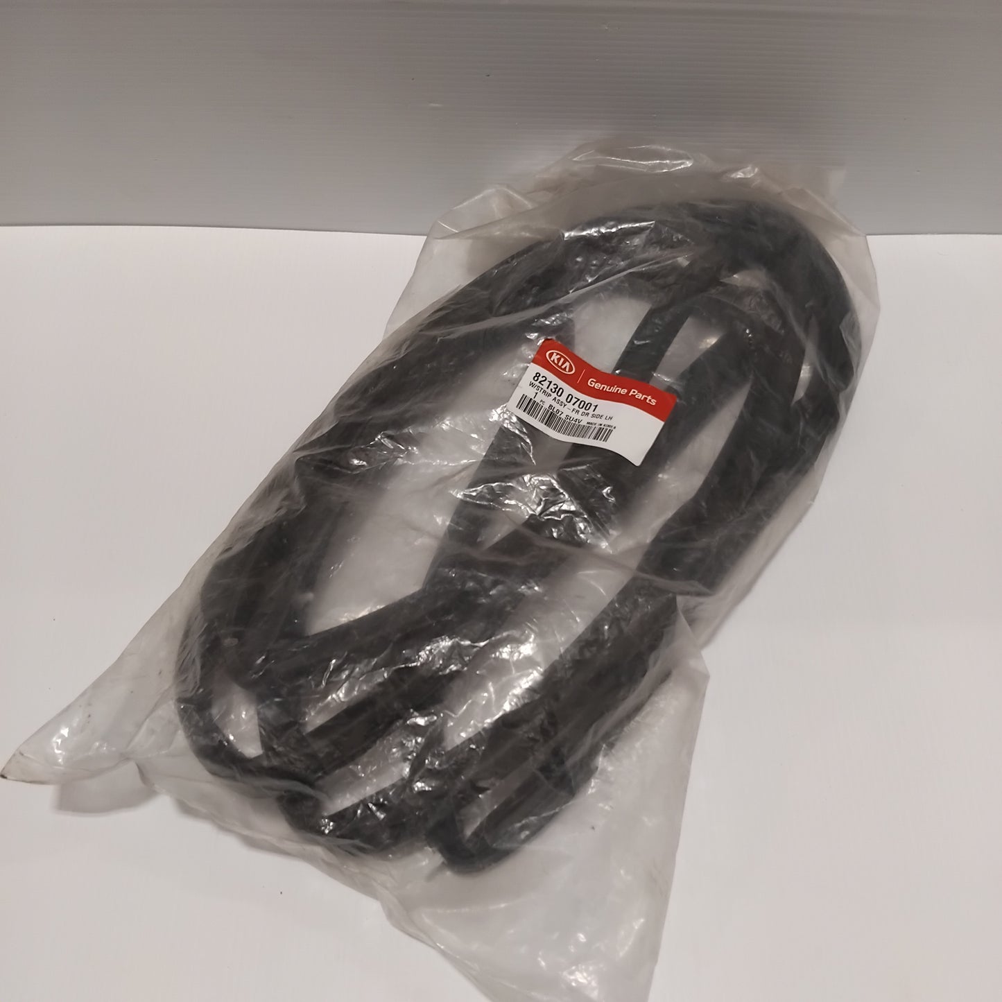 Genuine Kia W/Strip Assy-Fr Dr S | 8213007001
