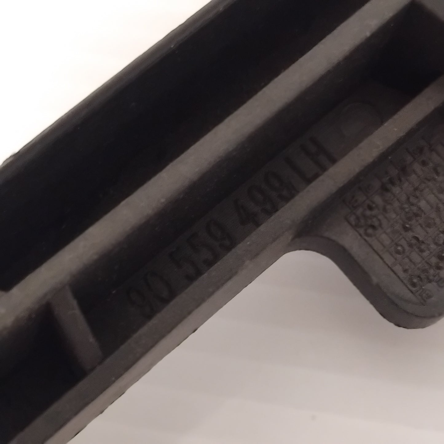 Genuine Front Bumper Left Wing Guide Rail - Vauxhall Astra G | 90559499