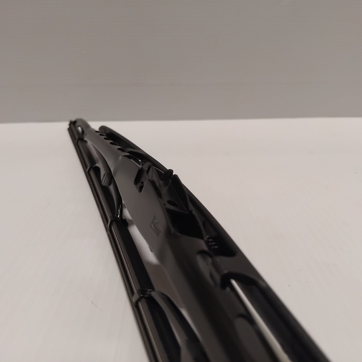 Front Wiper Blades Renault Trafic MK2 | 7701049052