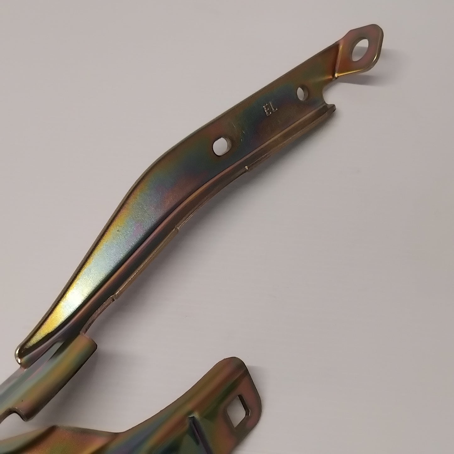 Genuine Left Hood Hinge - Nissan Note 2006 | 654011U600