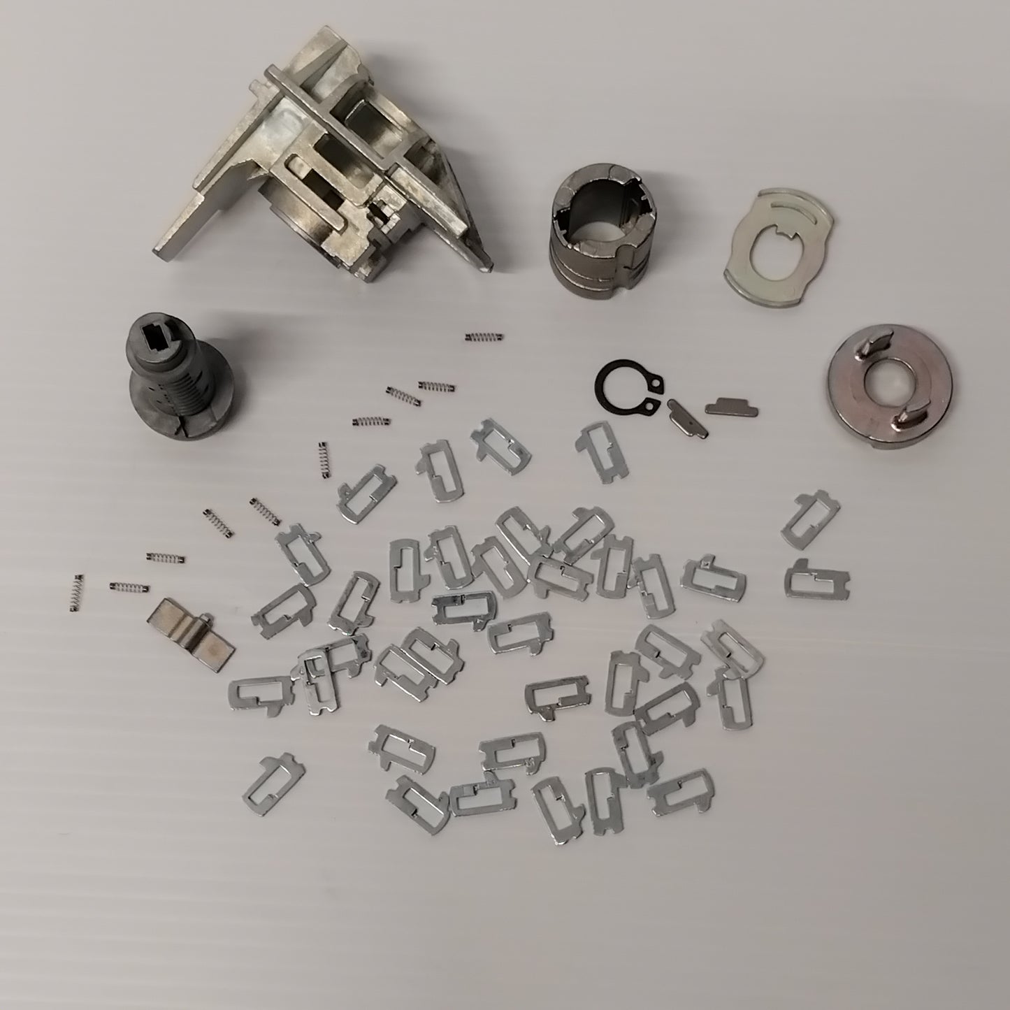 Genuine Left Lock Cylinder Repair Kit - Ford Focus 2014-2019 | 5357362