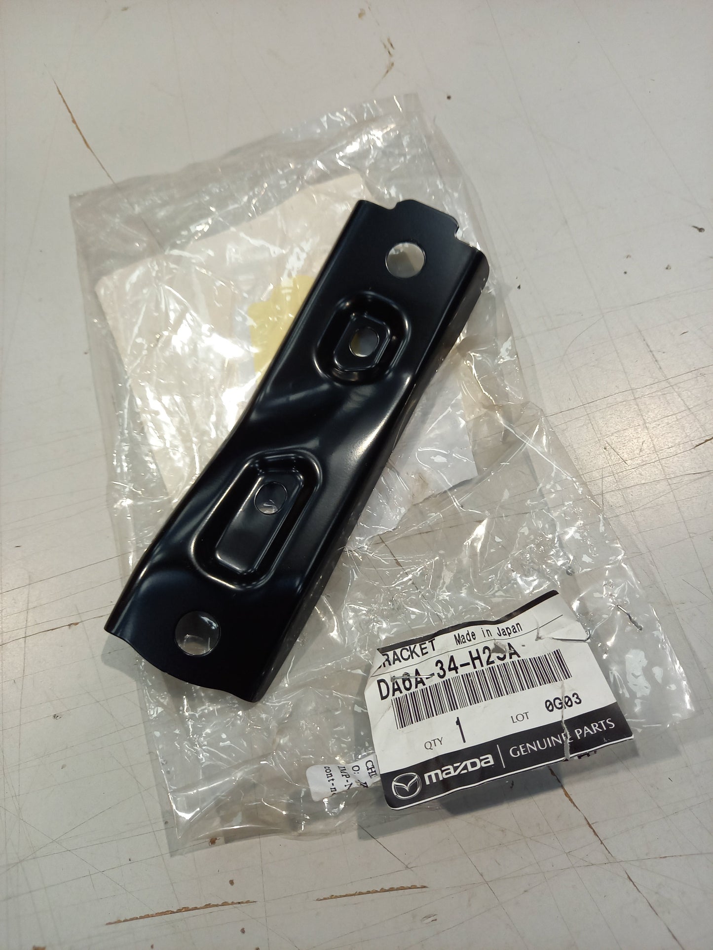 Genuine Mazda Bracket(R),Cros | DA6A34H25A