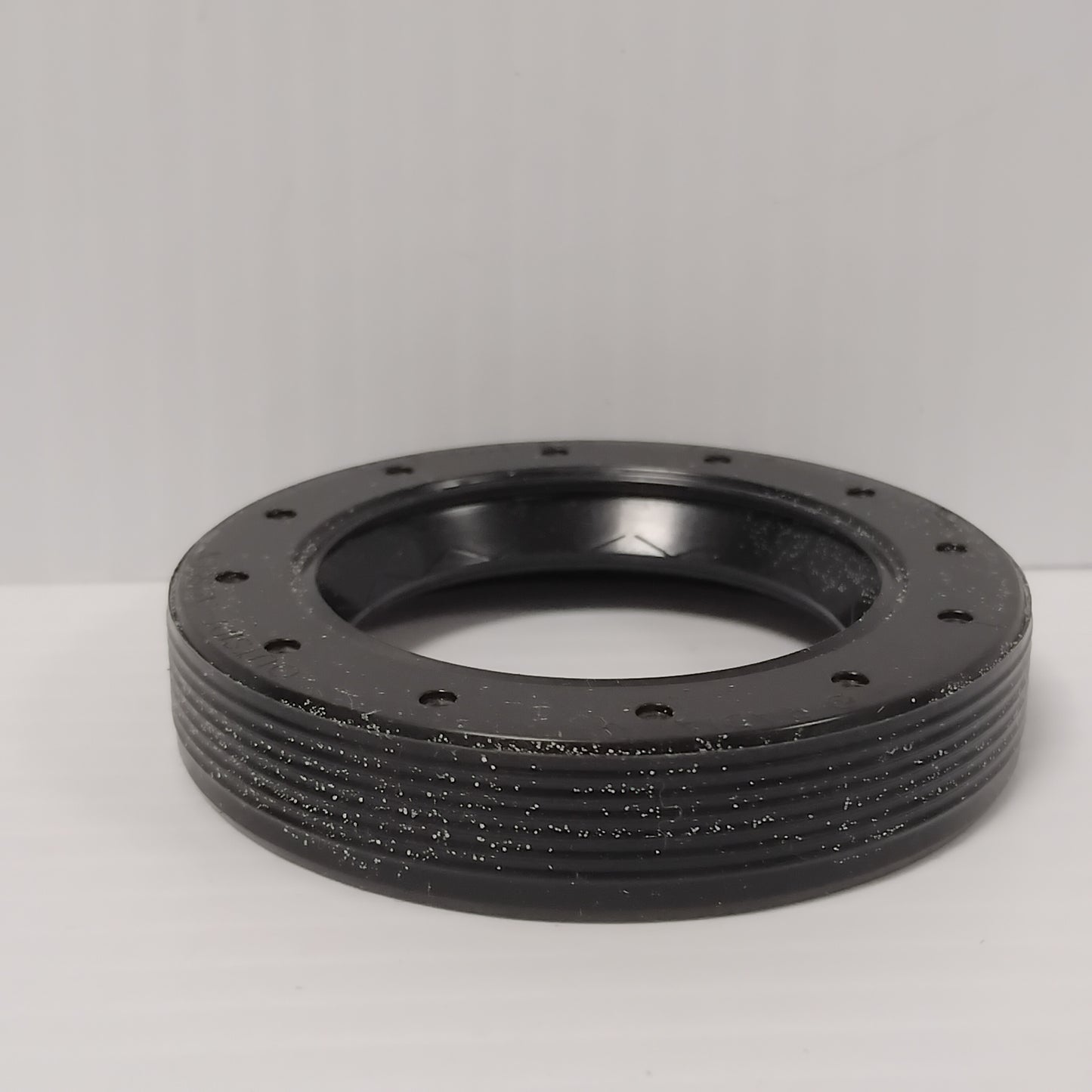 Genuine Rear Wheel Hub Oil Seal - Ford Transit 1991-2000 | 1061716