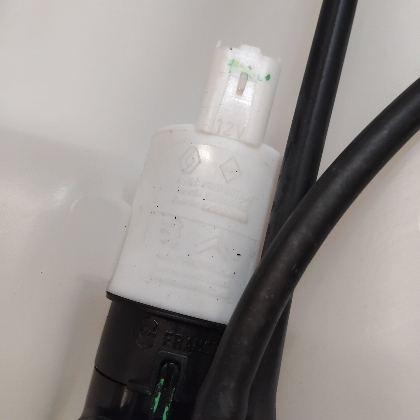 Genuine Renault Reservoir Eqp Lav | 28 91 031 55R