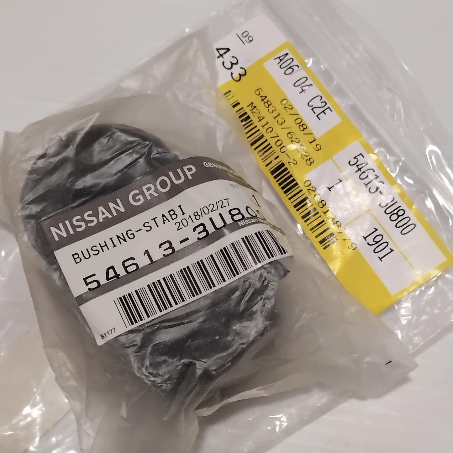 Genuine Nissan Bush-Stabilizer | 546133U800