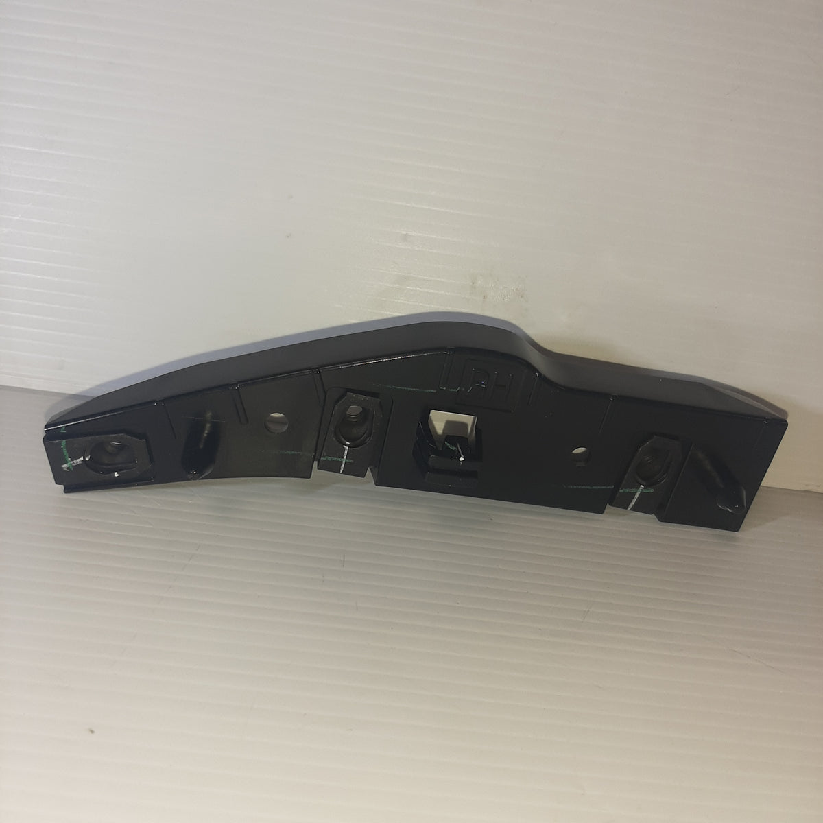 Genuine Ford Bracket - Bumper Mounting (Ford Ranger 2022)| 2610258