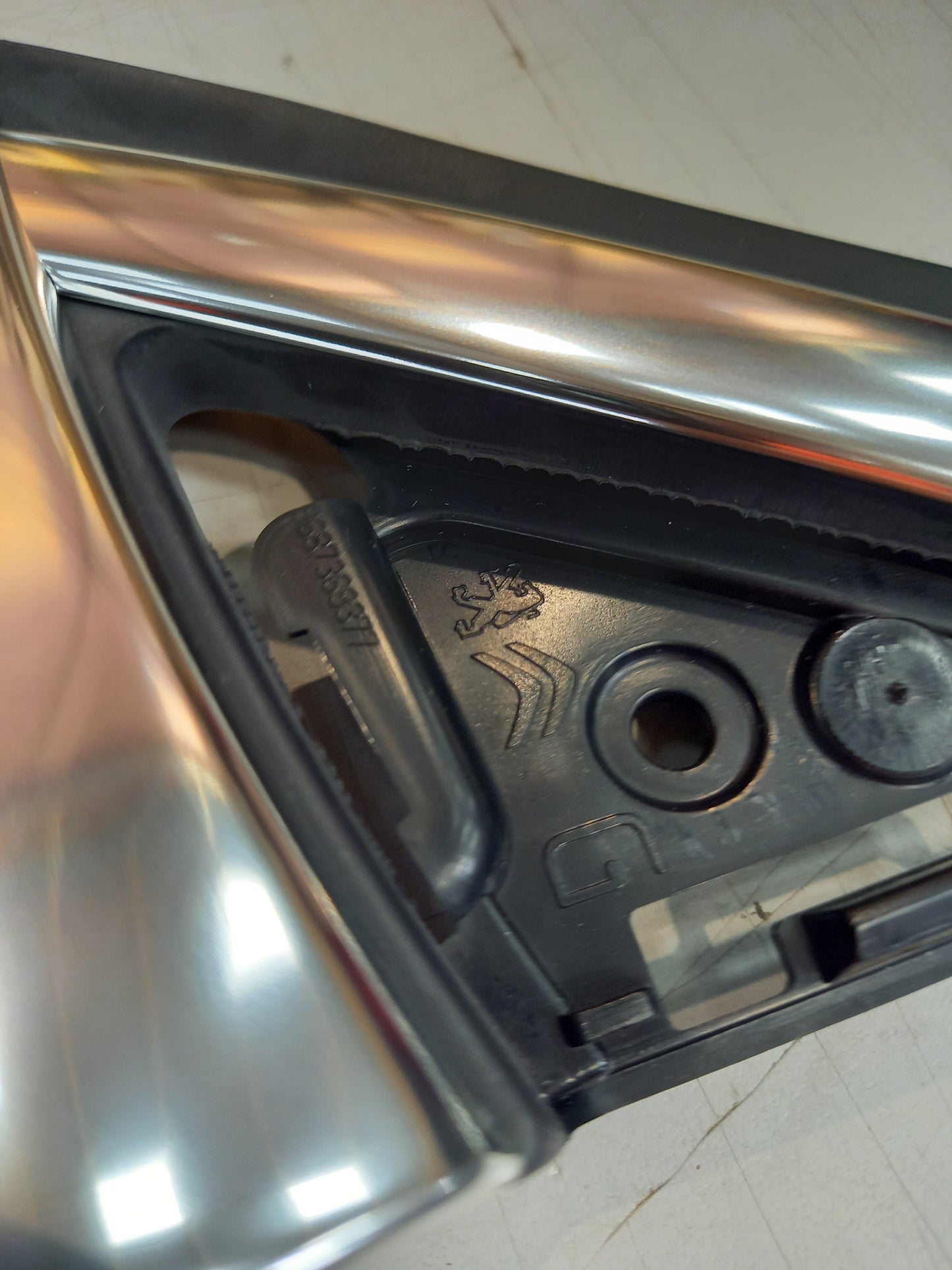 Genuine Peugeot Drip Moulding | 9025JR