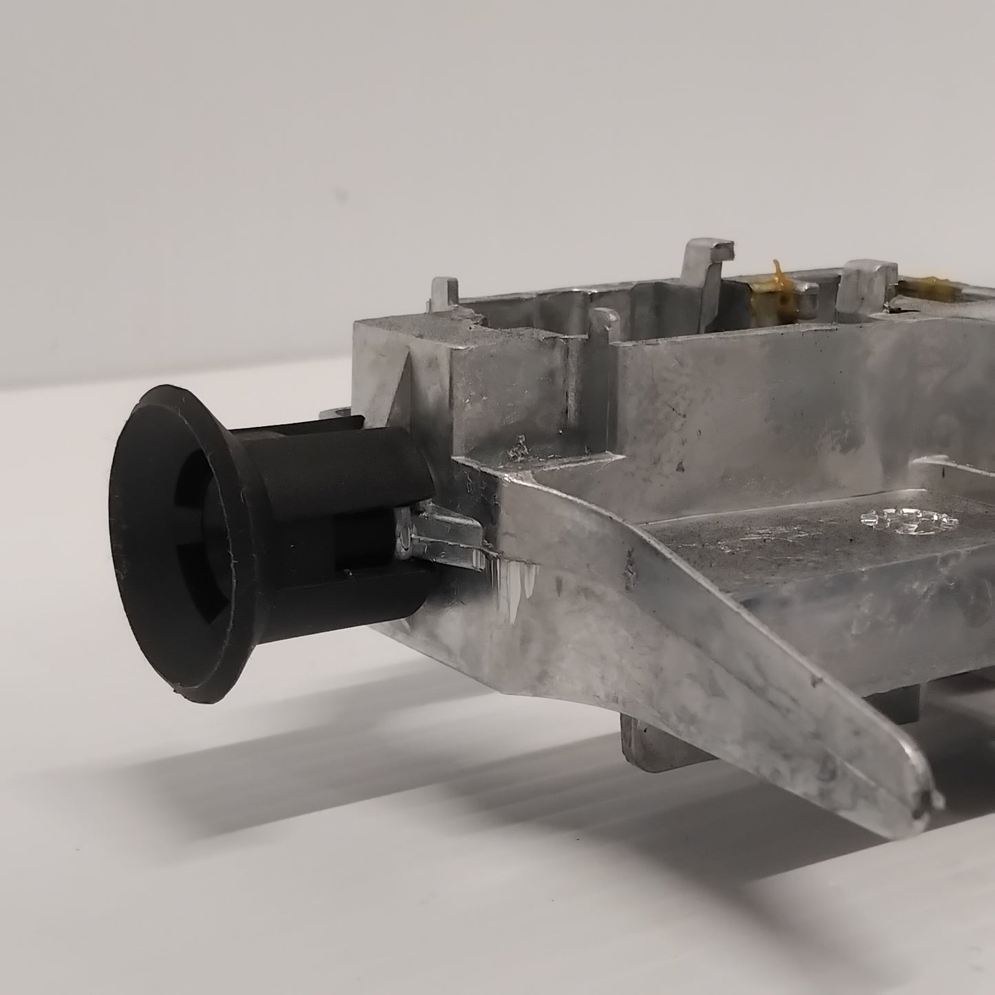 Genuine Door Left Handle Holder - Citroen Berlingo / Peugeot Partner | 910961