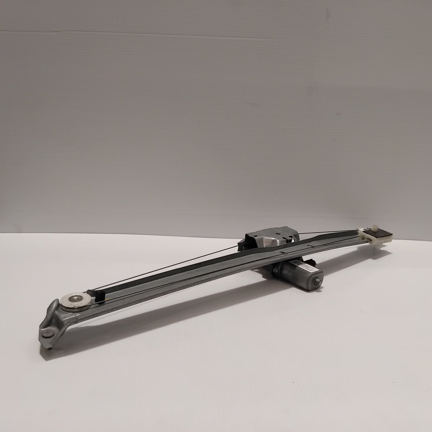 Genuine Front Right Window Regulator - Renault Trafic 2014-2024 | 80 72 075 38R