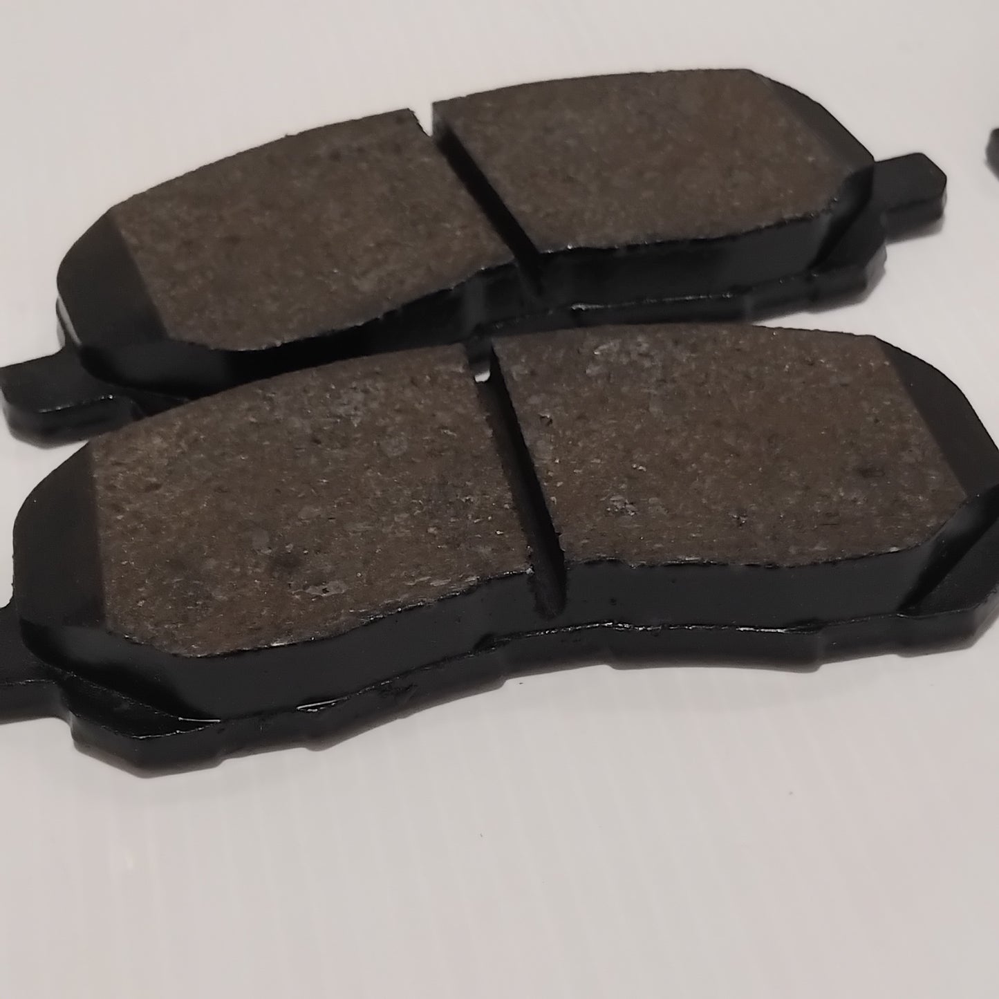 Genuine Mitsubishi Brake Pad Set,Fr | MZ690588