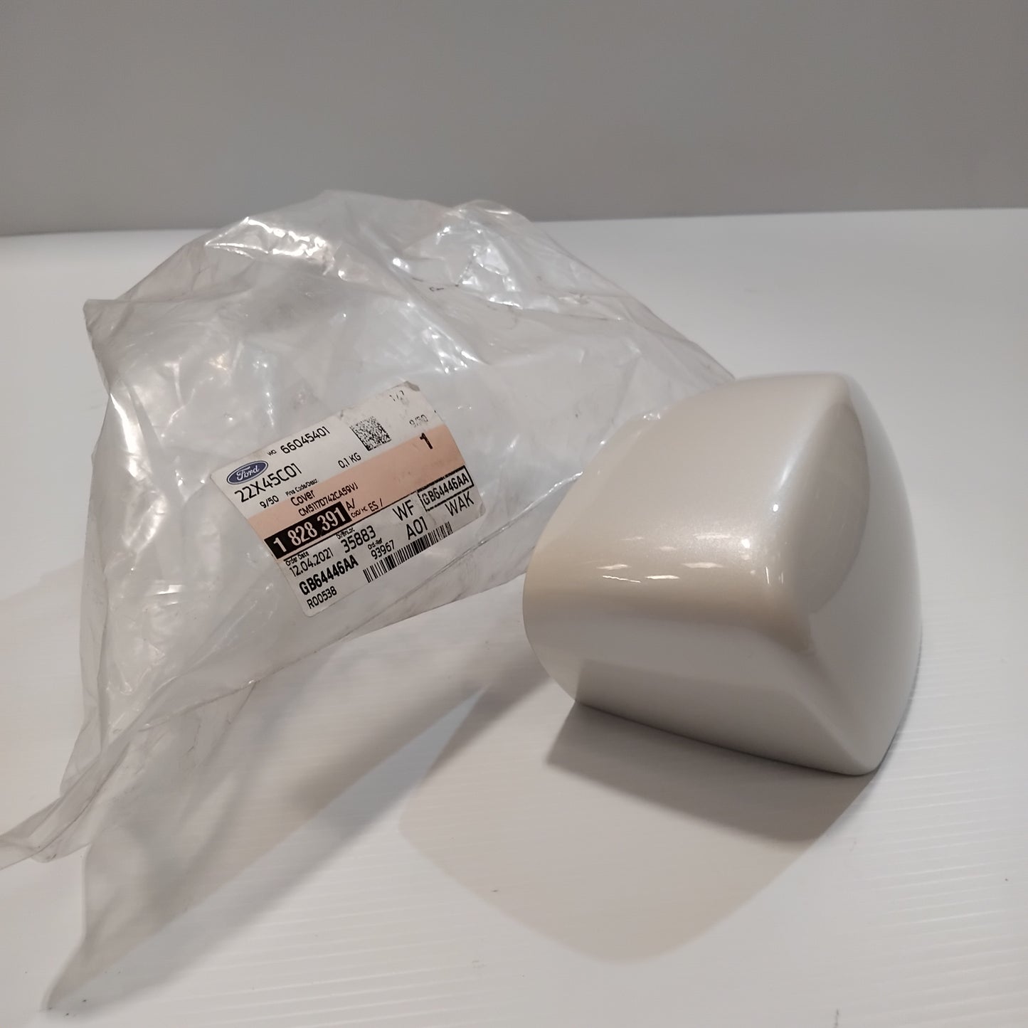 Genuine White Platinum - Right Wing Mirror Cap - Ford Kuga 2013-2020 | 1828391