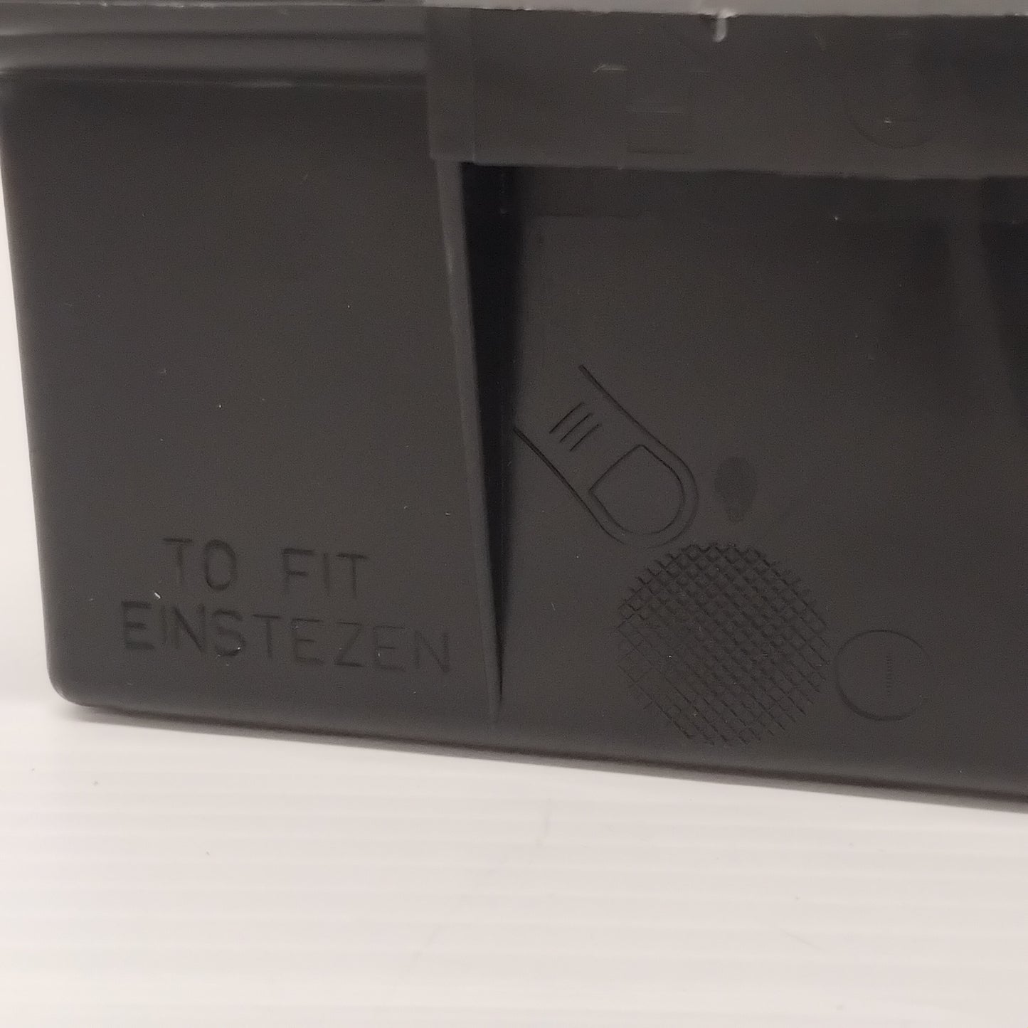 Genuine Air Filter Bracket - Nissan Micra 2002-2010 1.5 | 16552AY900