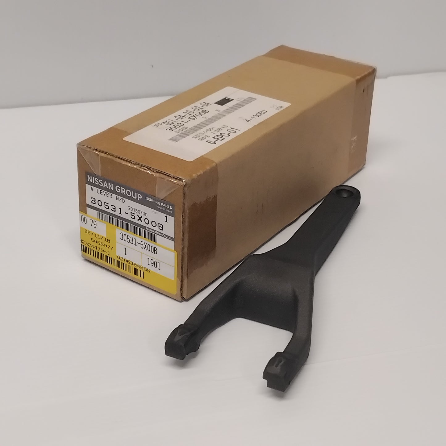 Genuine Clutch Release Lever - Nissan Frontier 2012-2016 2.5 | 305315X00B