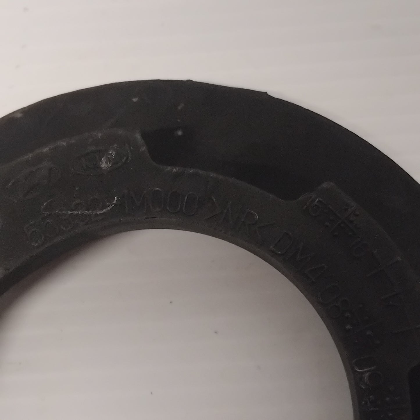 Genuine Rear Suspension Spring Lower Pad - Kia Rio / Venga | 553321J000