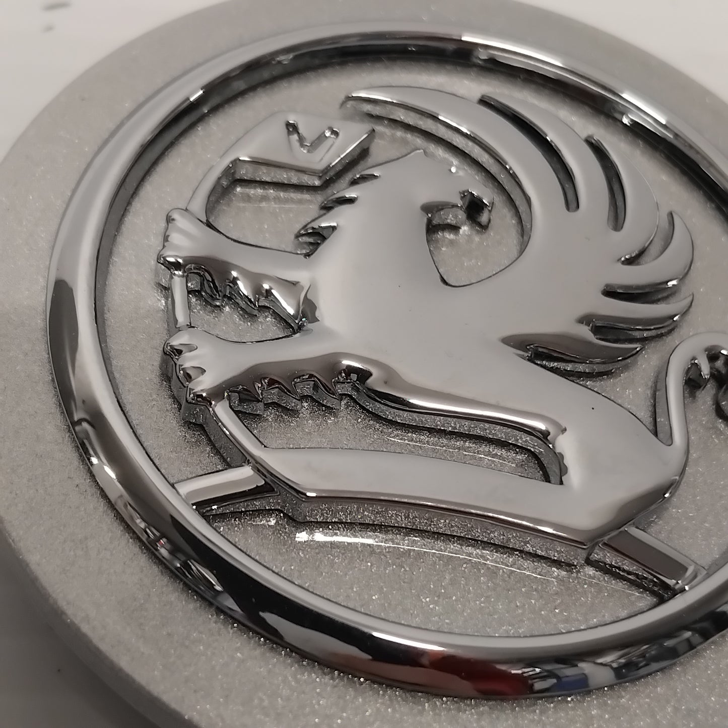 1x Genuine Silver Wheel Hub Cover - Vauxhall Zafria / Vectra / Corsa | 13204651