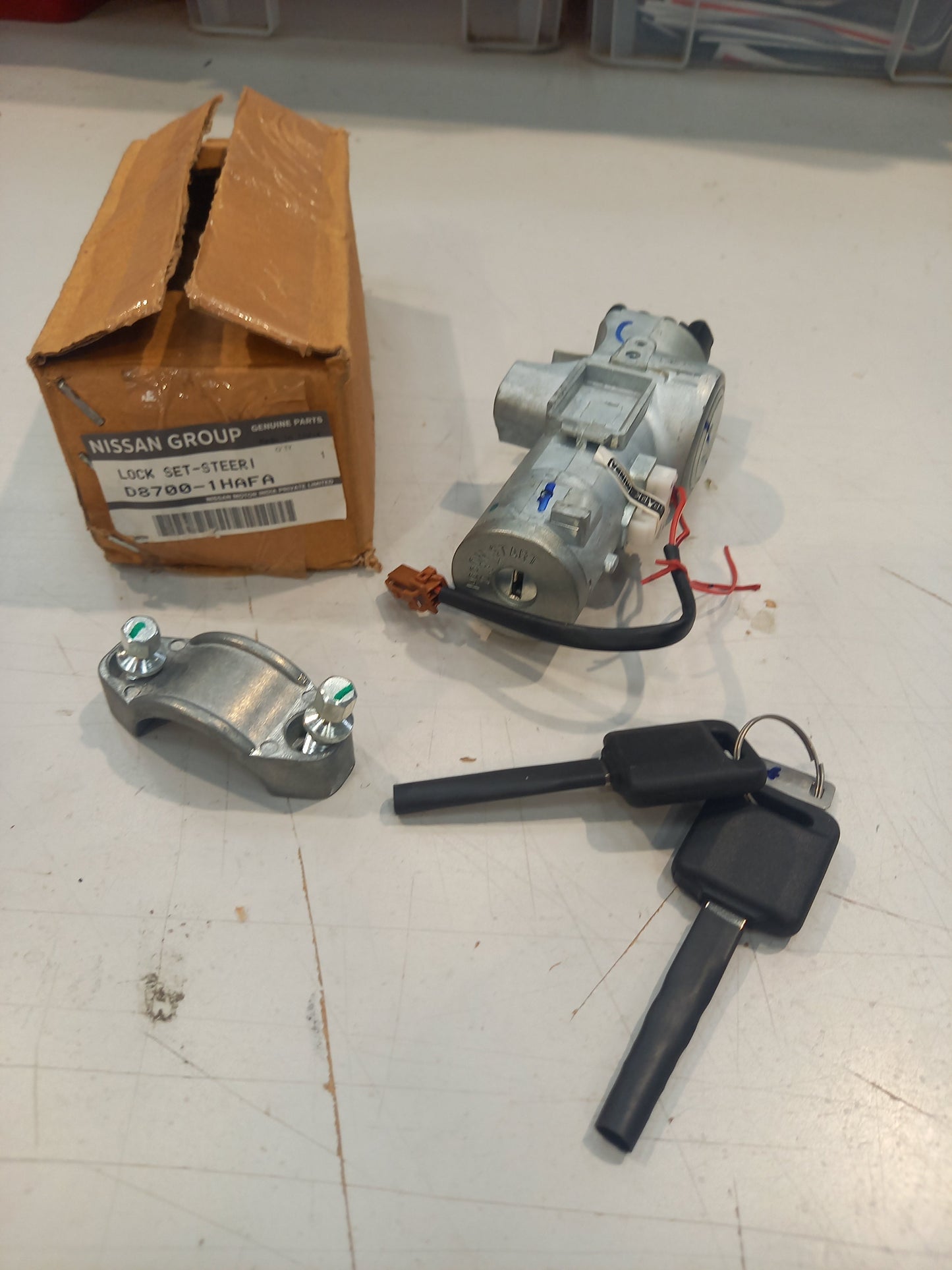Genuine Nissan Lock Set-Steeri | D87001HAFA