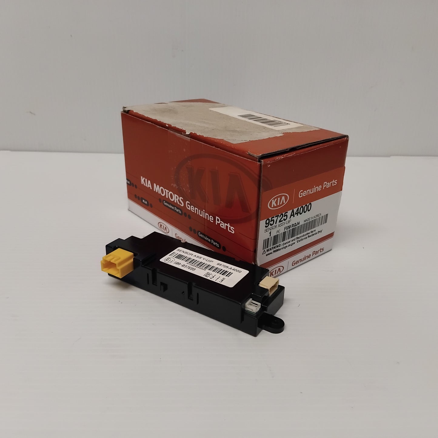 Genuine Overhead Light Sensor - Kia Carens 2012-2018 RHD | 95725A4000