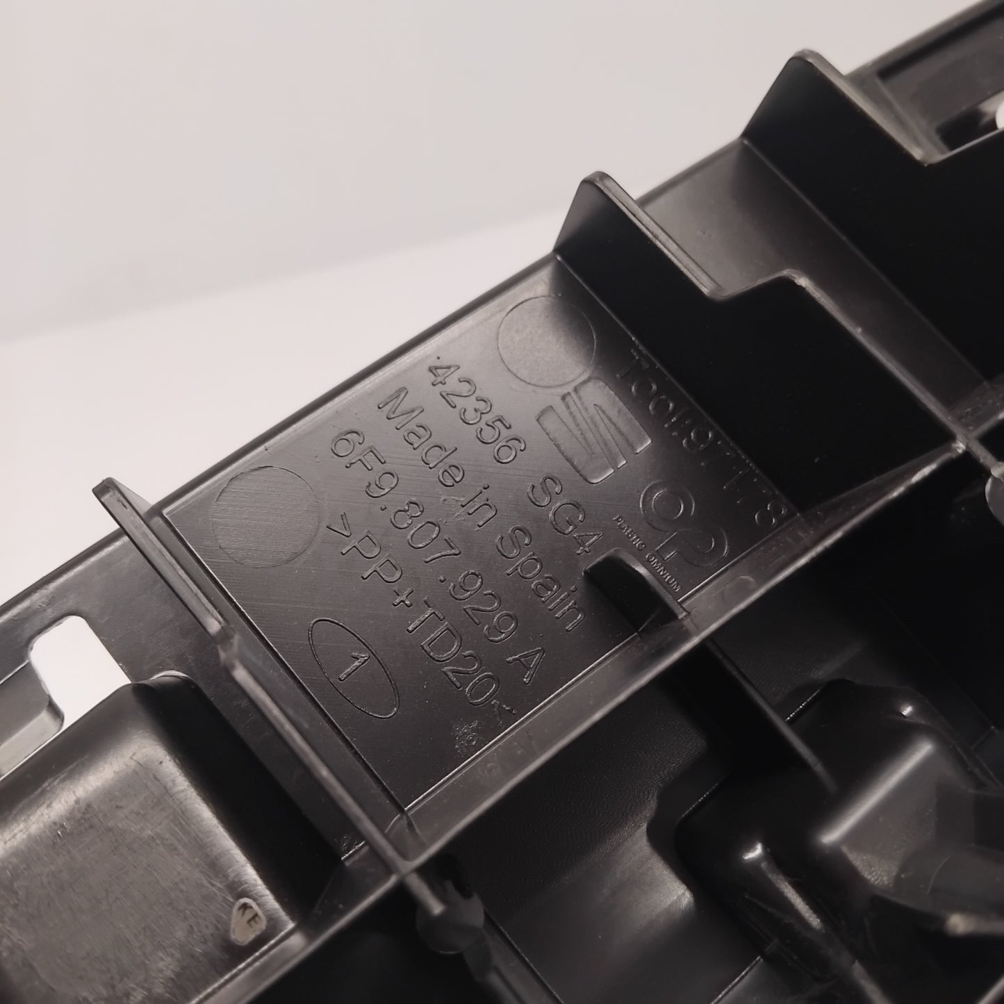 Genuine Seat Bracket | 6F9807929A