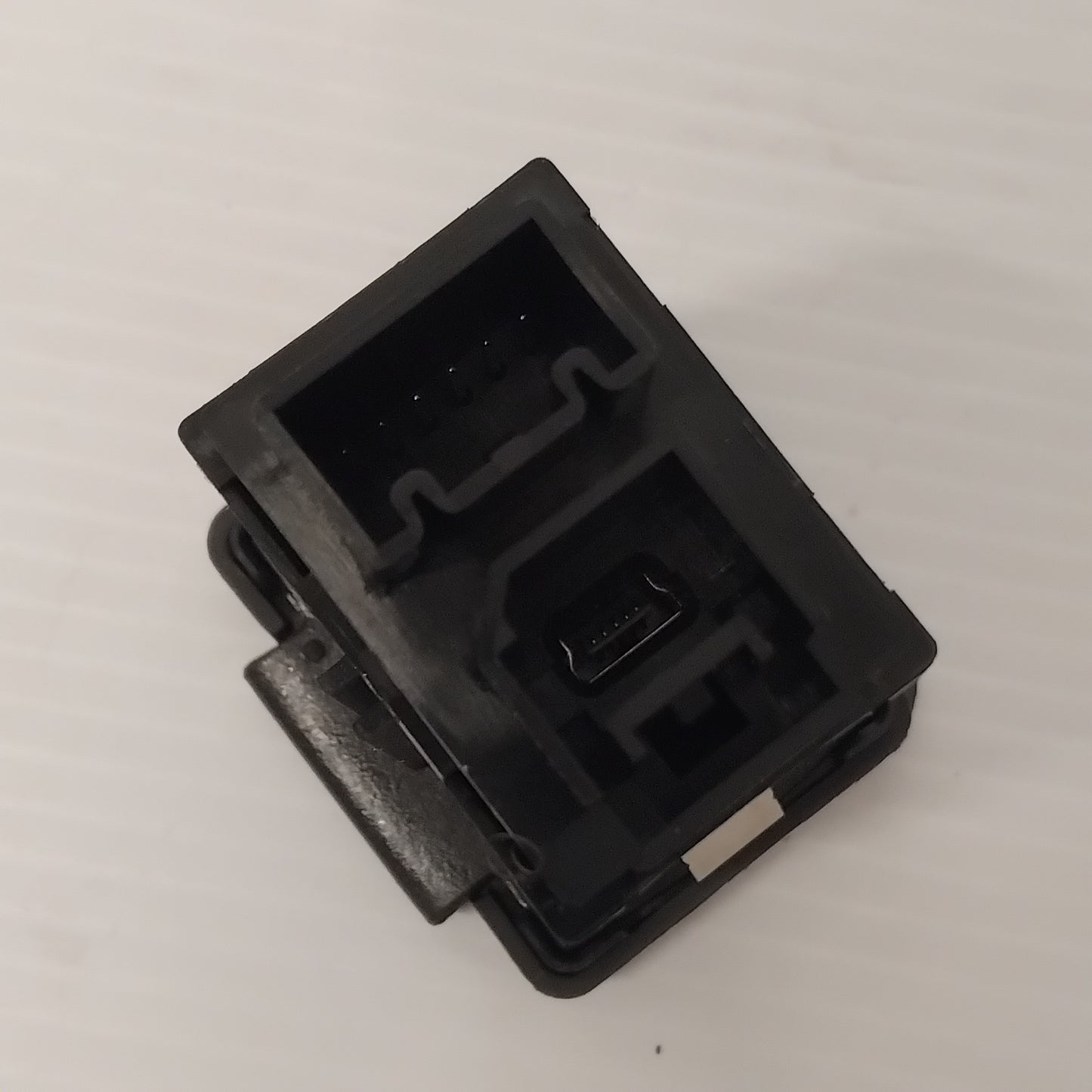 Genuine Vauxhall Usb Port | 20874710