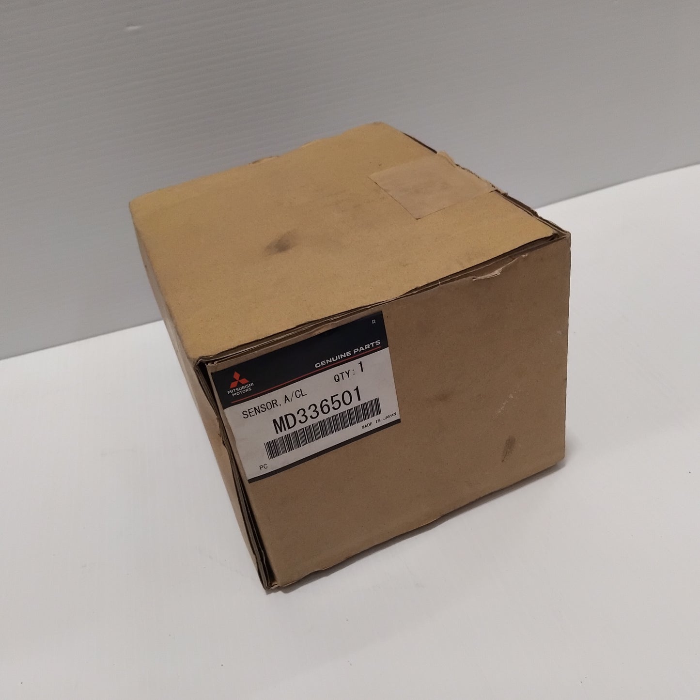 Genuine Mitsubishi Sensor,Air Cleaner Air Flow | MD336501