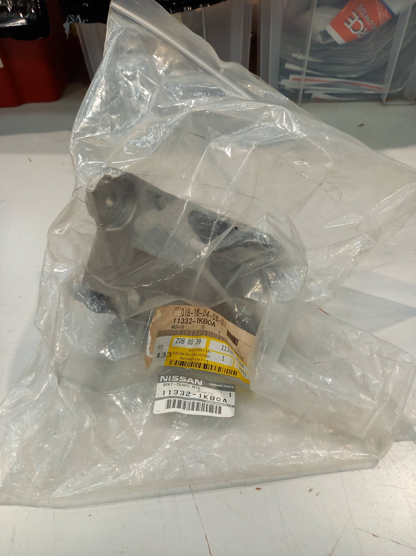 Genuine Nissan Bracket-Transmi | 113321KB0A