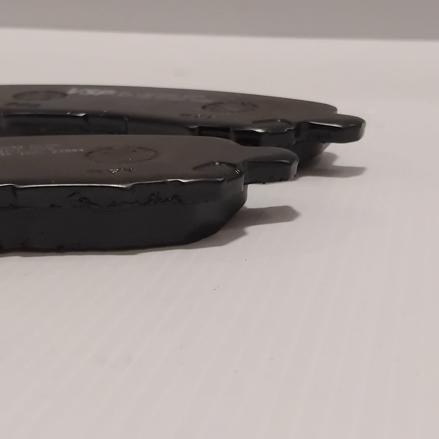 Genuine Mitsubishi Brake Pad Set,Fr | MZ690588