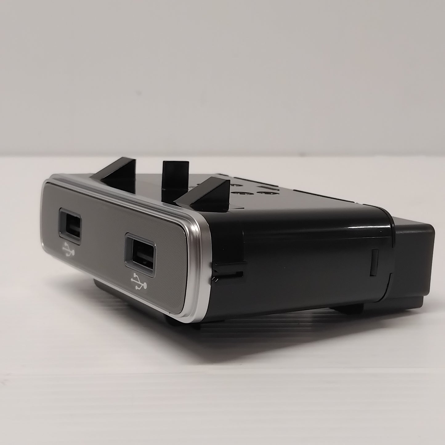 Genuine Double USB Port - CarPlay / Android Auto - Fiat 500 2020- | 735745770