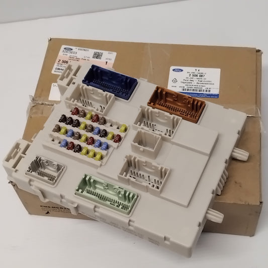 Genuine Fuse Box - Ford Focus / Kuga / Transit | 2506087