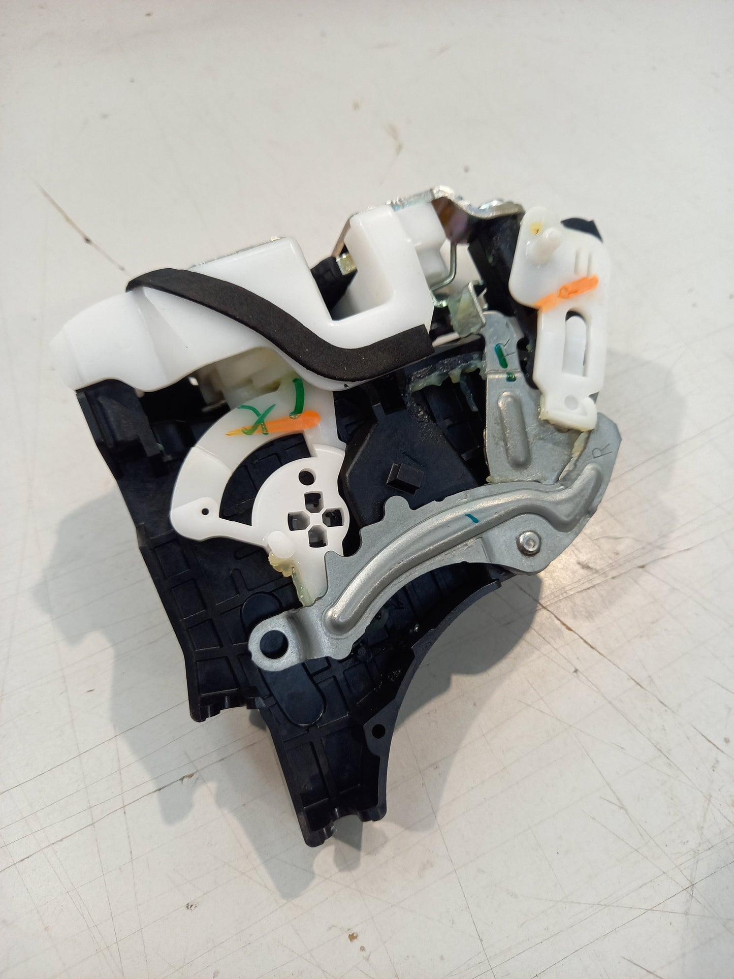 Genuine Mitsubishi Latch,Rr Door,Rh | 5745A092
