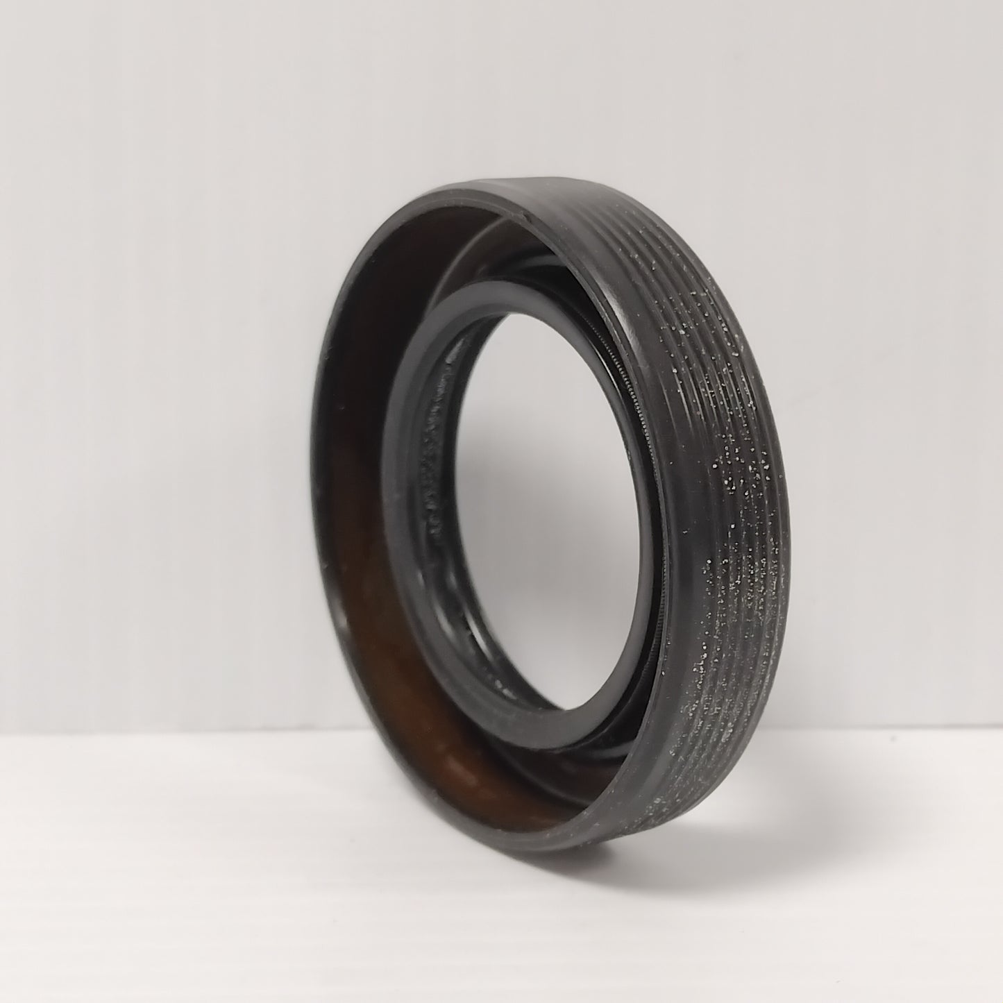 Genuine Rear Wheel Hub Oil Seal - Ford Transit 1991-2000 | 1061716