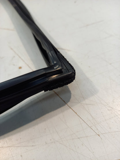 Genuine Mitsubishi Runchan,R/Dr Wdo Glass,Lh | MR436791