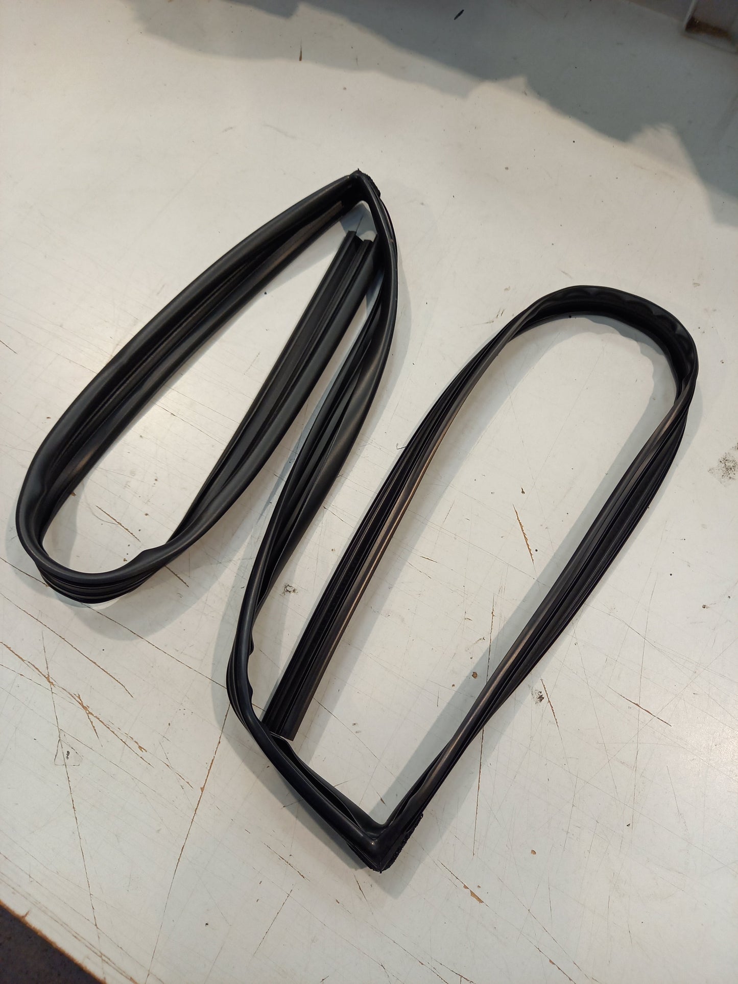 Genuine Mitsubishi Runchan,R/Dr Wdo Glass,Lh | MR436791